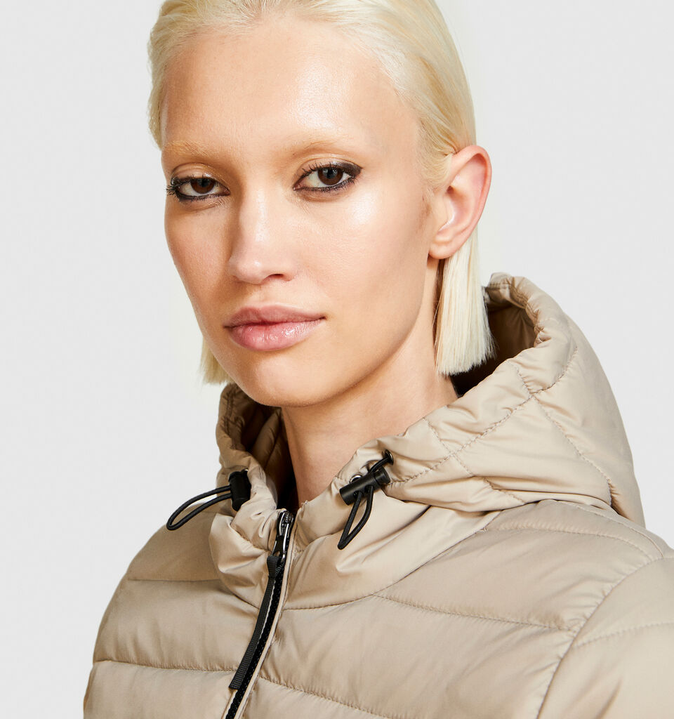 Padded slim comfort fit jacket - women's puffer jackets and coats - Beige | Sisley image number 5